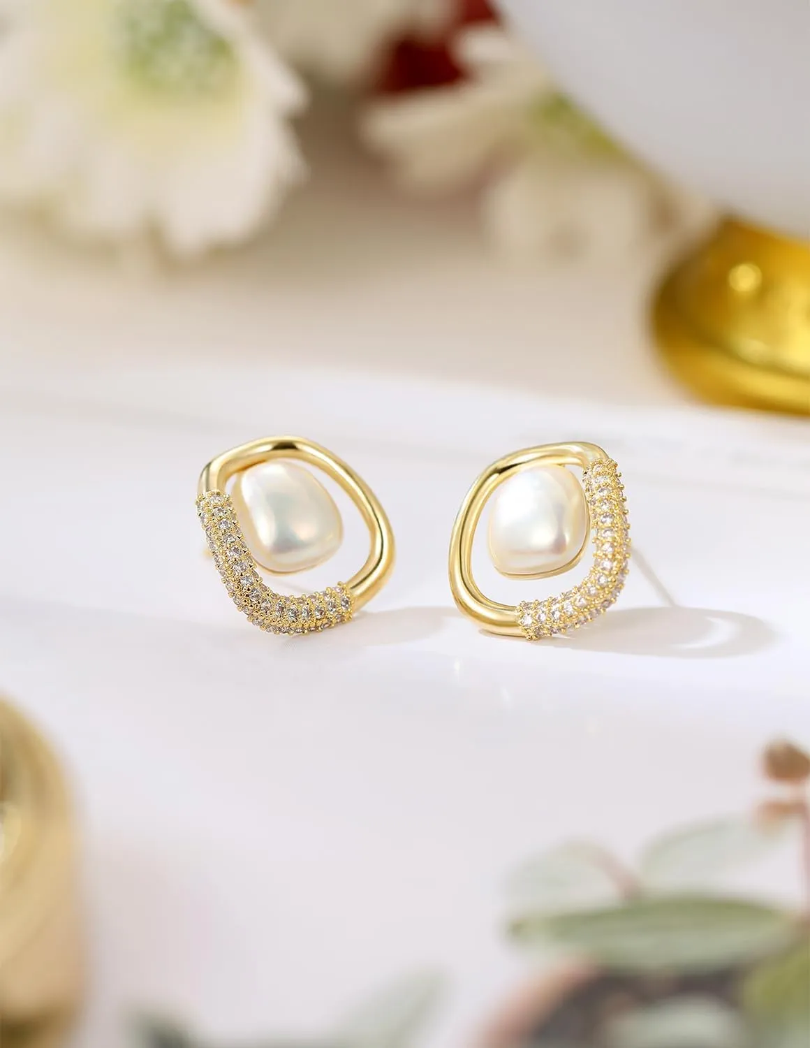 14K Gold Plated Shell Pearl Rhinestone Stud Earrings for Women Jewelry