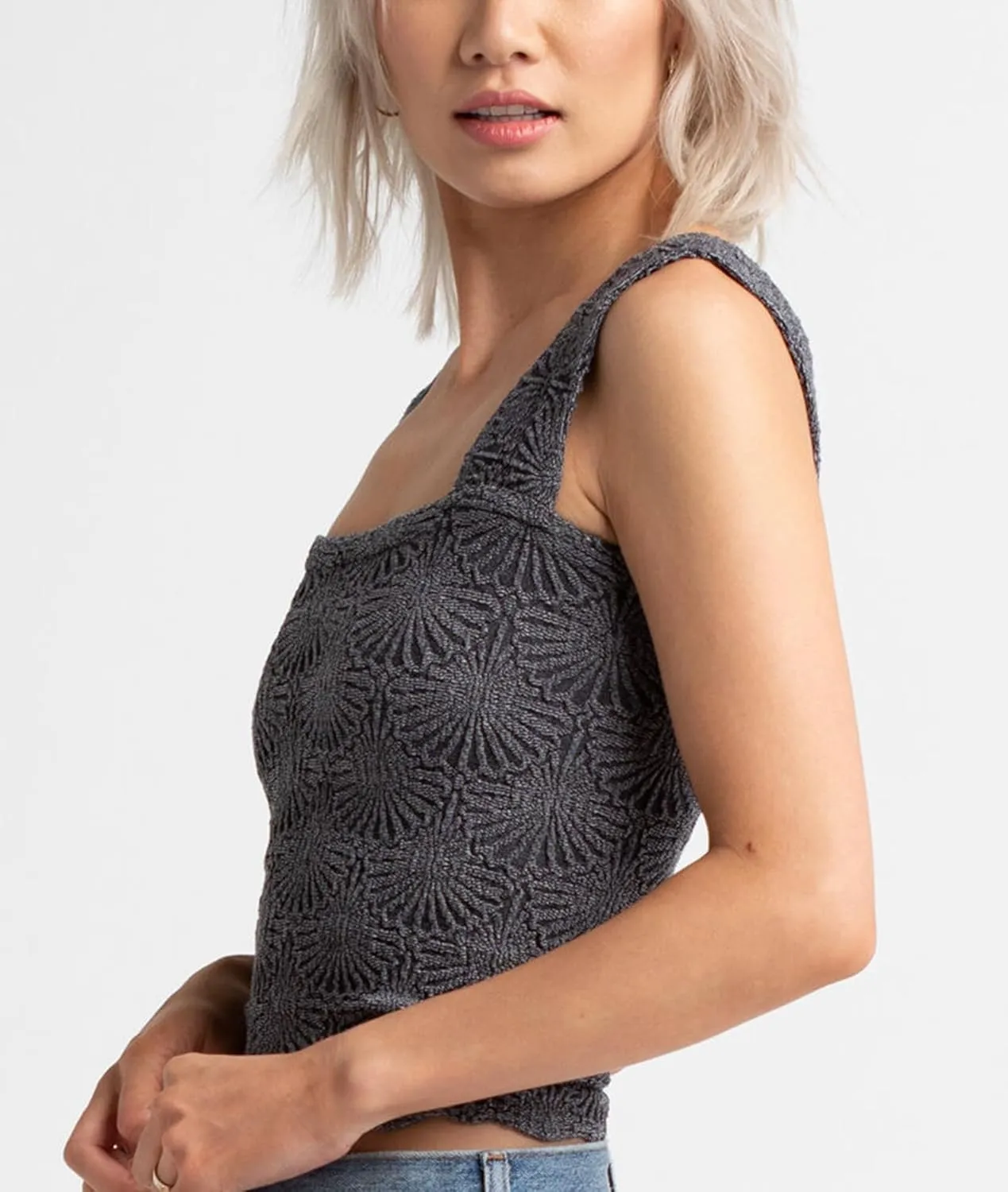 Women's Square Neck Wide Strap Crop Tank Tops Flower Going Out Tops Slim Fit Lettuce Trim Crop Cami Tops